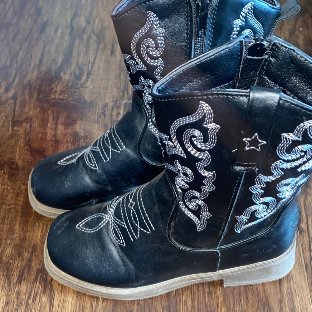 Black western boots for boys